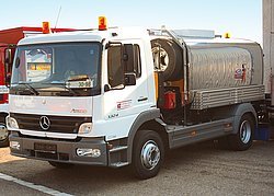 Cisterna na podvozku Mercedes
