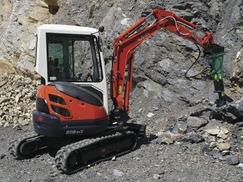 Na minirypadla KUBOTA je možno instalovat nejrůznější přídavná zařízení