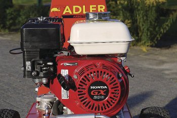 Ručně vedené zametače jsou poháněny motory Honda