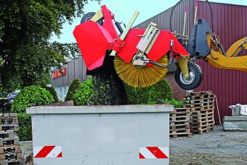 Největší zametač K-750 při volném metení se sběrnou nádobou