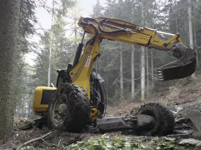 V těžkém terénu jsou rypadla BATEMAG ve svém živlu