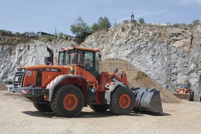 Kolový nakladač Doosan DL 350