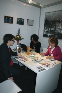 Stefano Image a Helena Hejhálková při rozhovoru