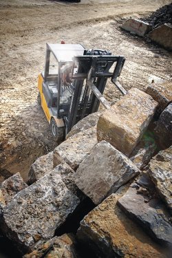 Nové vysokozdvižné vozíky Jungheinrich se spalovacím motorem jsou ideálně koncipované pro použití v extrémně náročných podmínkách různých klimatických zón
