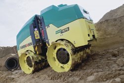 Příkopový válec Rammax 1575 CI s pevným rámem a smykovým řízením
