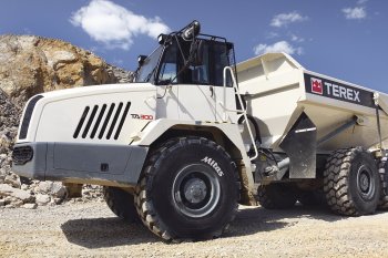 Kloubový dumper Terex TA300 s pneumatikami ERD-30