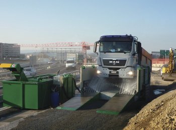 Průjezdné mycí zařízení ConLine bylo vyvinuto speciálně pro stavebnictví