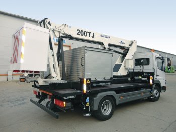 Snímatelná nástavba B200TJ na podvozku Mercedes Benz ATEGO