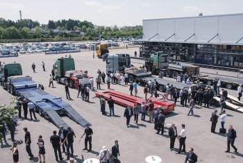 Pohled na část představené techniky z okna ředitele Fuchse