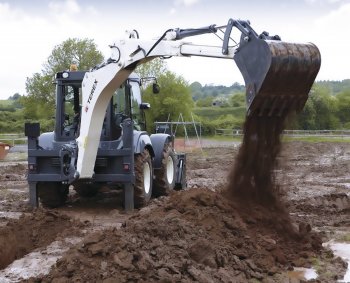 Největší a nejvýkonnější rypadlo-nakladač TEREX – typ TLB 990 z nové řady