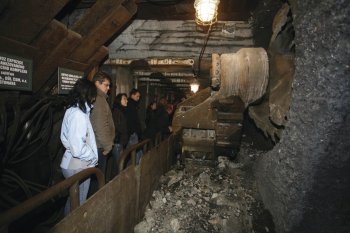 Dobývací kombajn spolu s hřeblovým
dopravníkem tentokrát „při práci“