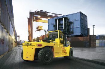 Těžký čelní vysokozdvižný vozík Hyundai 250D-7E (foto Hyundai Heavy Industries Europe)
