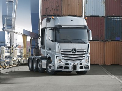 Zcela nový speciál Mercedes-Benz Actros SLT