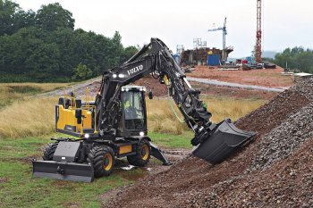 Kolové rýpadlo EW160E s rotační hlavou Steelwrist