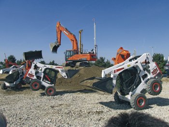 Mohutné demo show strojů DOOSAN a Bobcat
