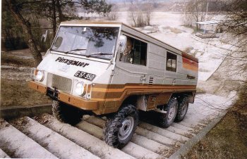 Pinzgauer 712 (1971), 87/64 (k/kW), čtyřválec boxer 2,5 l
