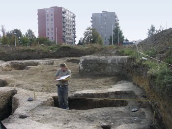 Archeologický výzkum zahloubeného domu na Starých Horách u Jihlavy v roce 2006 (foto D. Zimola).