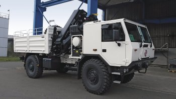 Valníková plošina s hydraulickou rukou v Mexiku