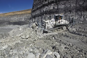 Buldozer Liebherr PR 776 na uhelném dole v Austrálii