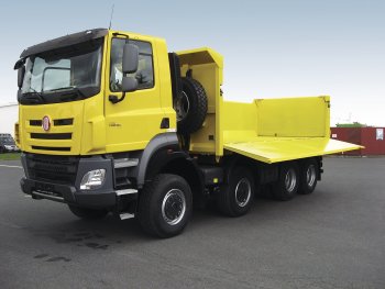 Dvoustranný sklápěč s hydraulicky odjišťováným zadním čelem