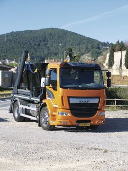 DAF LF 280 FA (4&times;2) s&nbsp;rozvorem 3&nbsp;750&nbsp;mm má technickou hmotnost až 19 tun