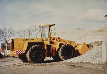 První kolový nakladač Liebherr s hydrostatickým pohonem