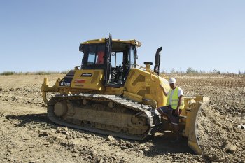 Také Zdeněk jezdí s KOMATSU D61 PXi