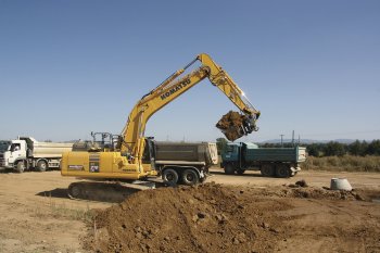 Pásové rypadlo KOMATSU PC210 LCi a pan Zdeněk