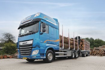 DAF XF 530 FAT s nástavbou pro svoz dřeva