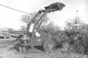 Bobcat oslavil 60 let.  Vše začalo v roce 1958, kdy byl na výstavě v Minesotě představen první nakladač