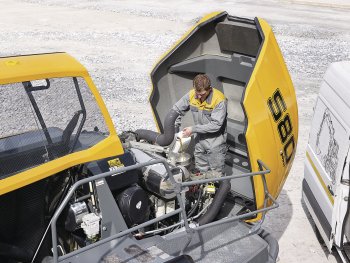 Obr. 4: Katalyzátor SCR (Selective Catalytic Reduction) u nakladače Liebherr Xpower® je v motorovém prostoru nepřehlédnutelný (foto Liebherr)