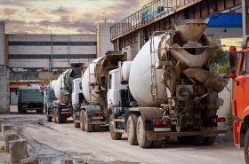 Při výrobě a dopravě betonu projedou Prahou ročně desetitisíce kamionů. Existuje způsob, jak toto množství výrazně snížit
