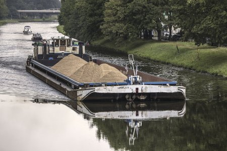 Betonárny Rohanský ostrov a Libeň dovezou při současné produkci prostřednictvím lodí ročně téměř 400 tisíc tun kameniva.
