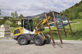 Kompaktní a stereo nakladače Liebherr. Univerzálové do komunálních služeb