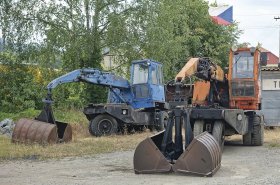 Cesta k Dháčkům. Přesun výroby Poclainů do Dubnice nad Váhom a jejich dobová konkurence