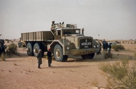 „Pouštní obr“ Berliet T100, svého času největší nákladní automobil světa