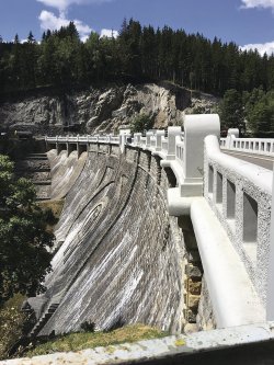 Labská přehrada je vodní dílo vybudované na Labi na jižním okraji Špindlerova Mlýna. Byla postavena mezi lety 1910 až 1916