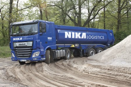 Systém HydroAxle+ není úplnou novinkou. V České republice zatím ale moc rozšířen není, jediné dvě soupravy s tímto pohonem provozuje společnost NIKA Logistics