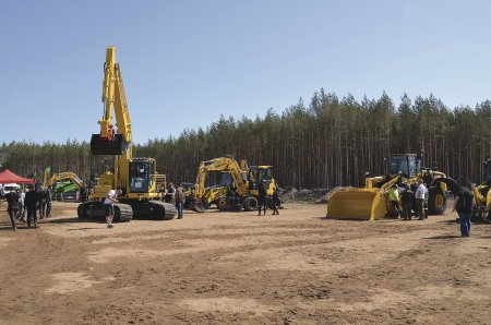 Nový „hybrid“ od Komatsu měli návštěvníci možnost shlédnou na letošní předváděcí akci Marokánka