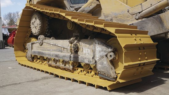 Výměna podvozku buldozeru za použití dílů ITR