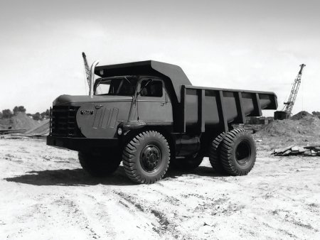 Stavební sklápěč-dumpcar Walter o nosnosti 20 t roku výroby 1947 s motorem Waukesha. Vozidlo bylo určeno pro velké stavby a těžební průmysl