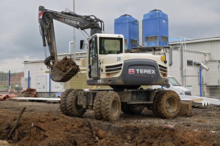 Také kolové rýpadlo TEREX TW110 patří do portfolia ASbud Česká Republika, s.r.o. Na fotografii stroj z flotily dlouholetého spokojeného zákazníka – společnosti HORKON