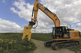 V DEMTEC service si s hydraulickým příslušenstvím pro demolice a recyklace rozumí. Školí se tu i zahraniční firmy