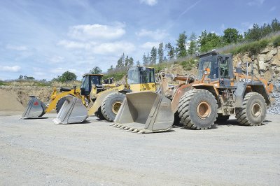 Vývoj lopaty do dnešní podoby probíhal na strojích třech generací – CASE 921C, Komatsu WA470-6 a Cat 972M XE