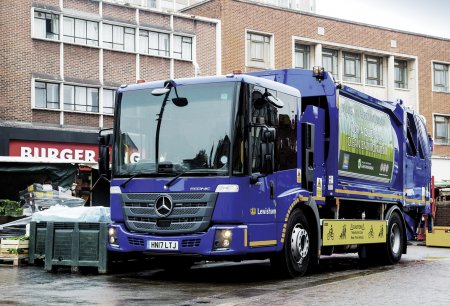 Mercedes-Benz Econic NGT s nástavbou pro svoz komunálního odpadu. K současným verzím na naftu nebo stlačený zemní plyn přibyde čistě bateriový model