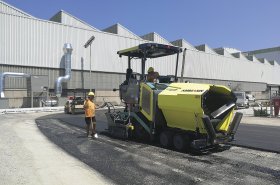 Dvojice silničních finišerů Ammann. Ideální stroje pro menší až střední stavby