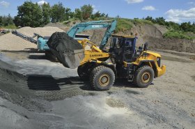 První setkání s nakladačem LiuGong. K pořízení stroje vedla zvědavost