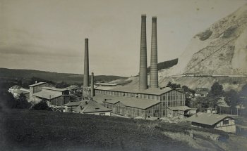 Zachovalá dobová fotografie cementárny v Kotouči Štramberk (zdroj: www.cemix.cz)