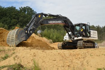 Jeden z magnetů předváděčky – 32tunové pásové rýpadlo Hidromek HMK310 LC