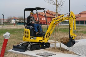 Nová mini-rýpadla Komatsu PC18MR-5 a PC26MR-5 přicházejí na český trh